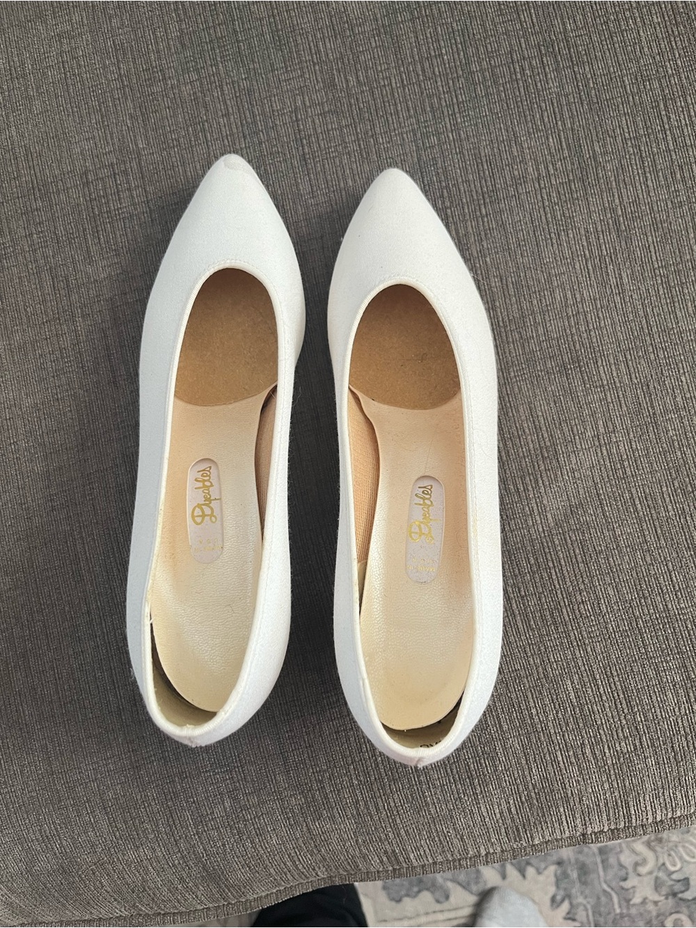 Women's White Pointed-Toe Flats by